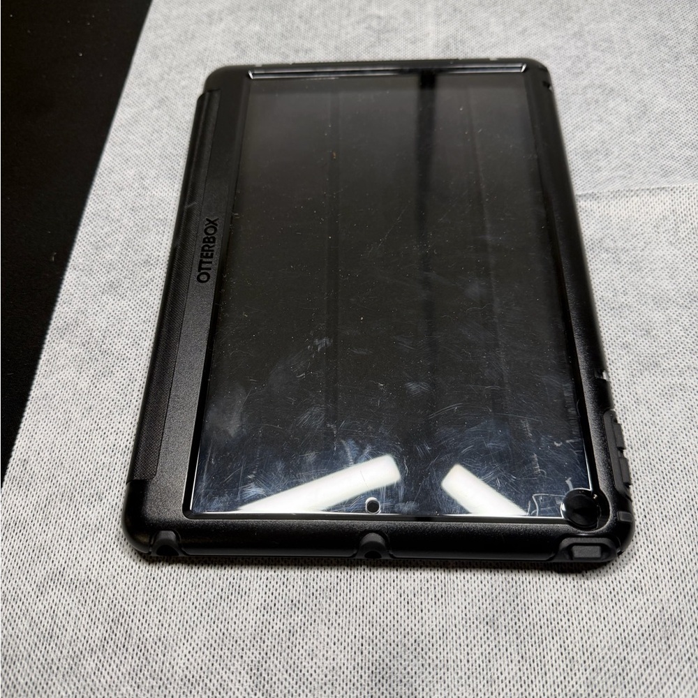 OtterBox Sleek Black Tablet Case